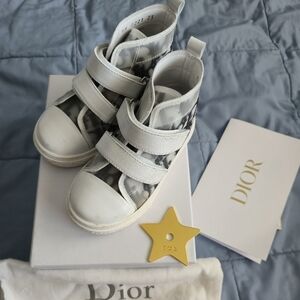 Kids Dior high top B23 Oblique sneakers size 23 = 6.5 toddler size Reposhing.